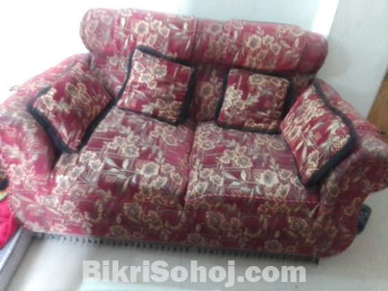 এক সেট সোফা (২:২:১)